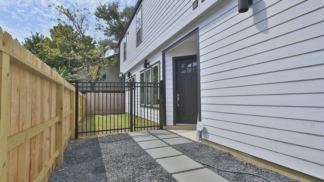 Exterior details of a home in Shady Acres, Houston (Image 10).