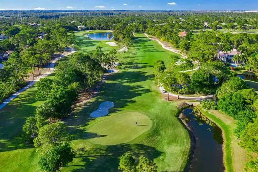 Play a round of golf and unwind with a great meal at the Player’s Club restaurant.