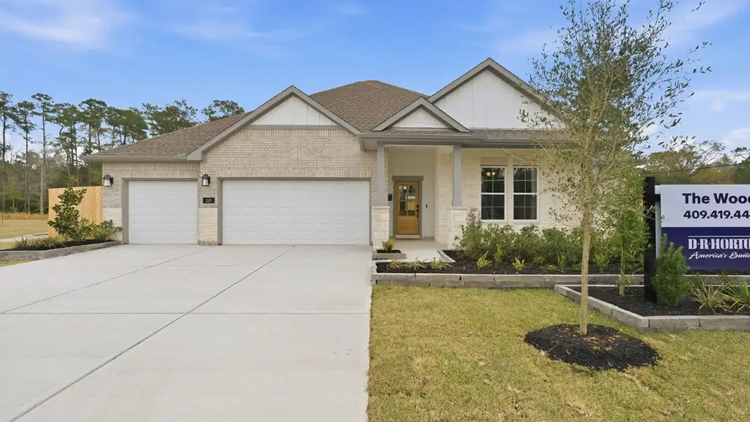 Front exterior of a home in the The Woods community, located in Lumberton, TX (Image 3).