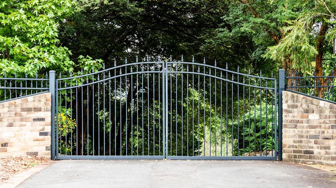 N Pic Decor Iron Entry Gate