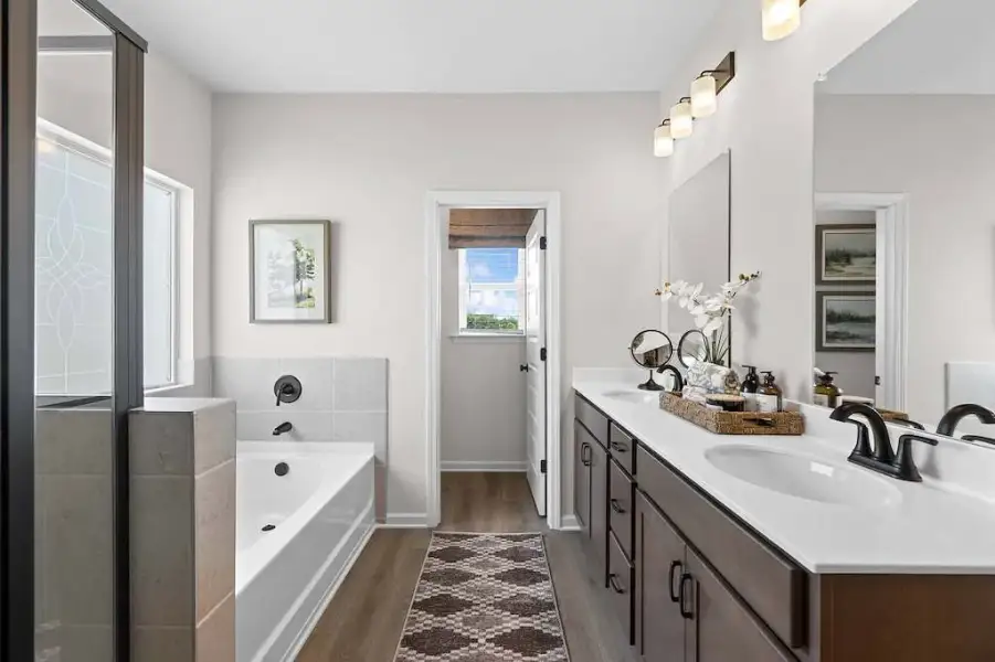 The Buford II Primary Bathroom | Pineworth Landing | Macon, GA