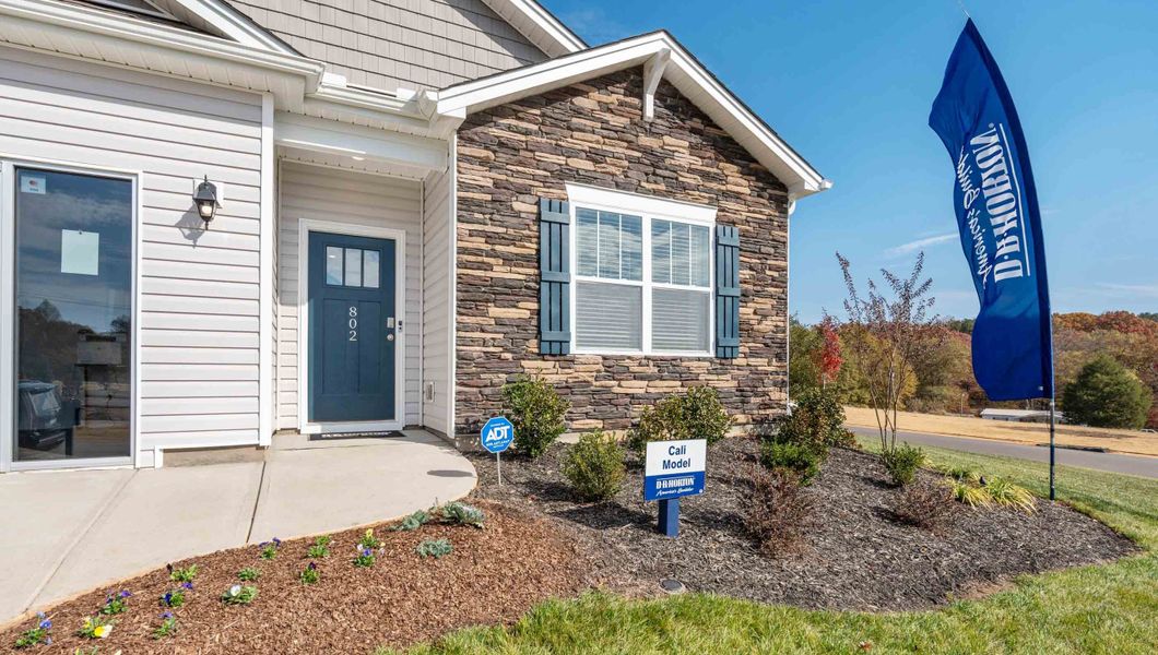 Exterior details of a home in Sage Grove, Lyman (Image 2).