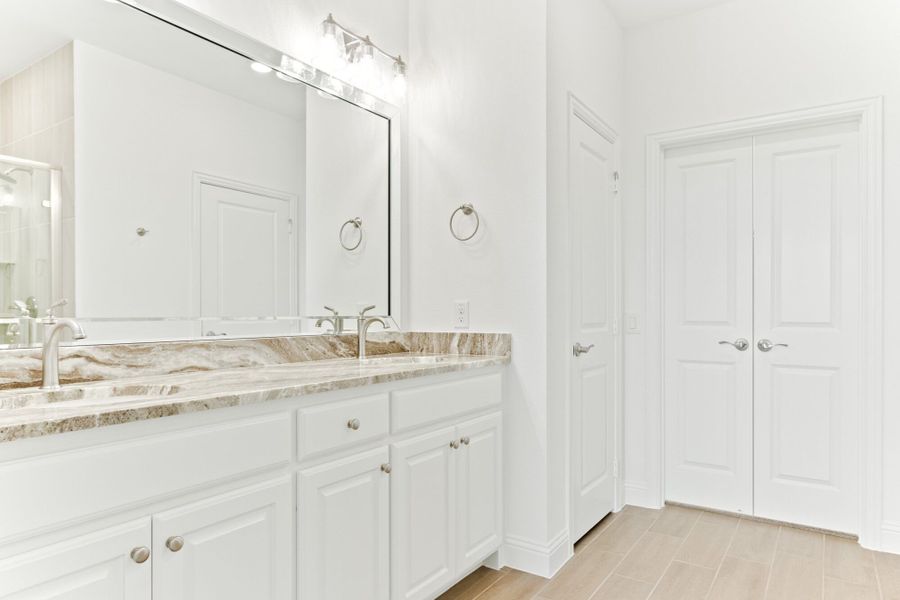 Mira Lagos Villas,75054