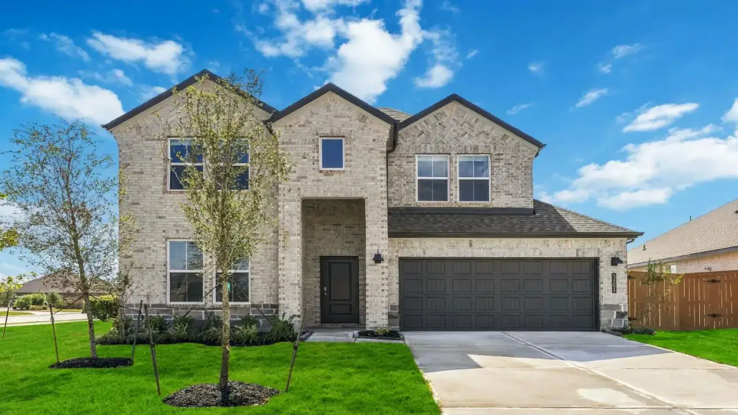 Front exterior of a home in the Lago Mar 60' Homesites community, located in Texas City, TX (Image 4).