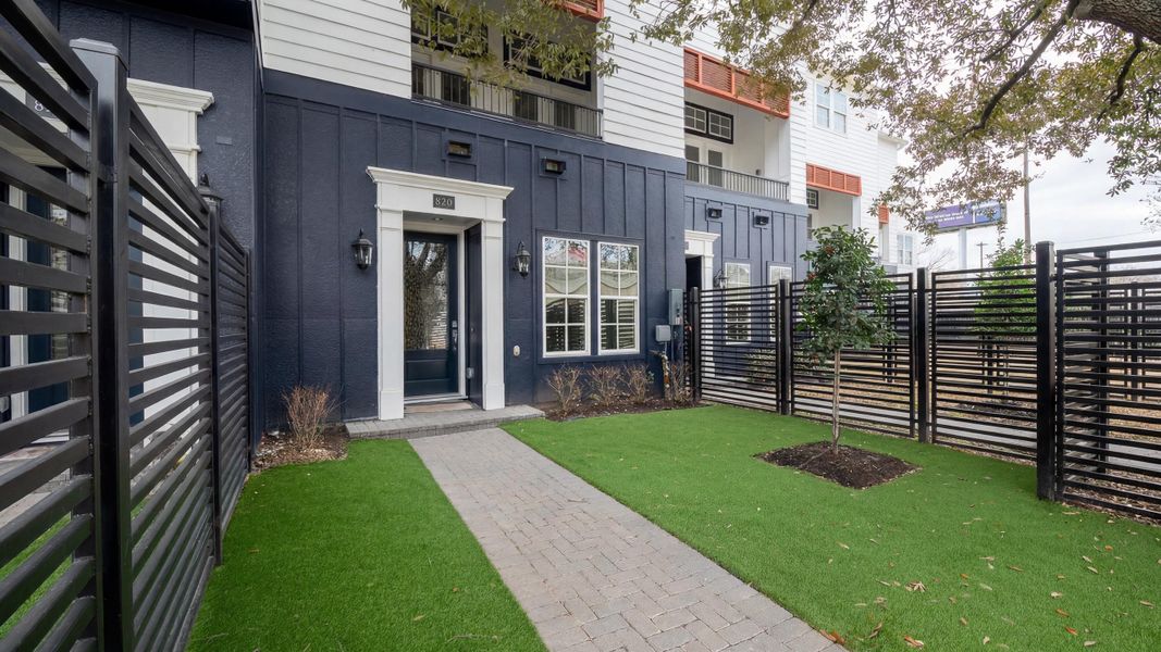 Exterior details of a home in Upper East River, Houston (Image 4).