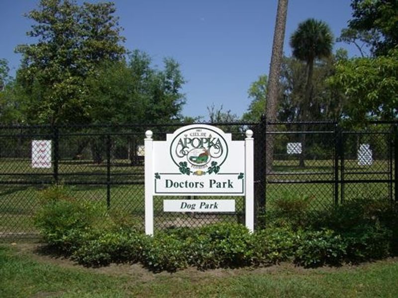 Image 12 of the Oak Pointe Townhomes community in Apopka, FL.
