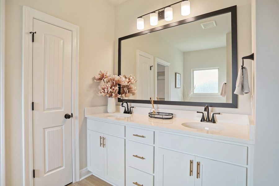 Starburst at Hammock Bay | Freeport, Florida | DSLD Homes | Comstock III G - Primary Bath