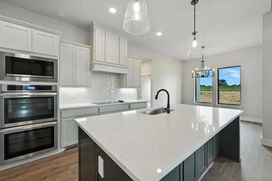 Escondido Ranch,76487