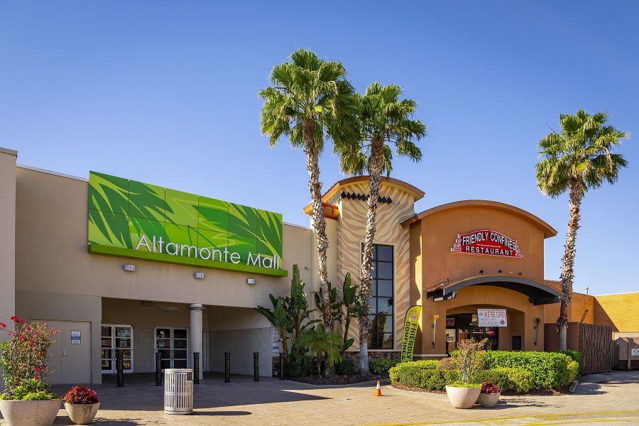 Image 58 of the Hidden Lake Townhomes community in Apopka, FL.