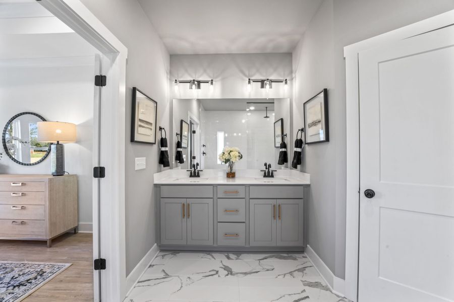 Owner's Bathroom Owner's Bathroom