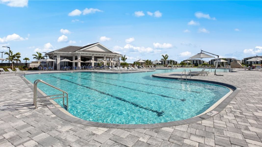 The National golf & country club swimming pool
