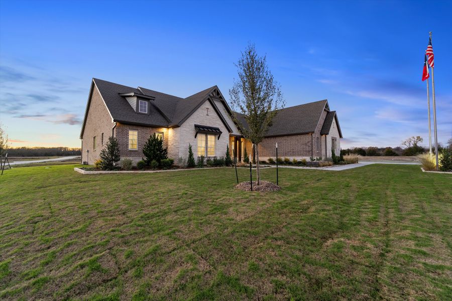 Front exterior of a home in the Grayson Ridge community, located in Van Alstyne, TX (Image 17).
