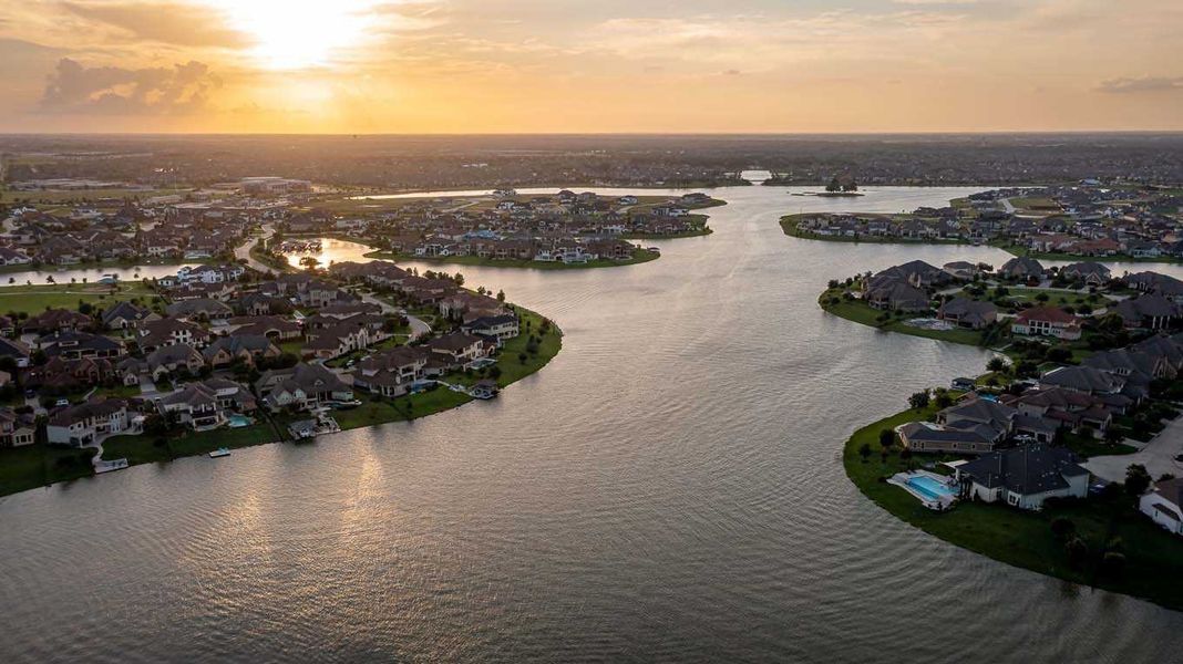 Image 17 of the Towne Lake: Rear Entry Townhomes community in Cypress, TX.