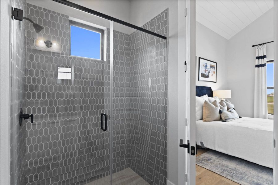 Furnished interior in a model home at Lakeview 100’s in Waller (Image 11).