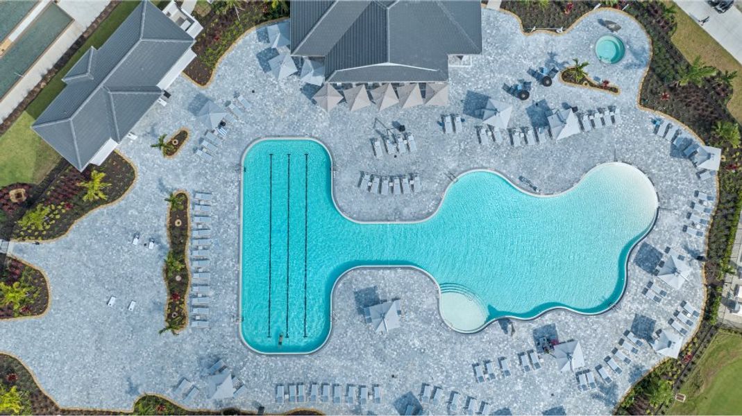 The National golf & country club swimming pool