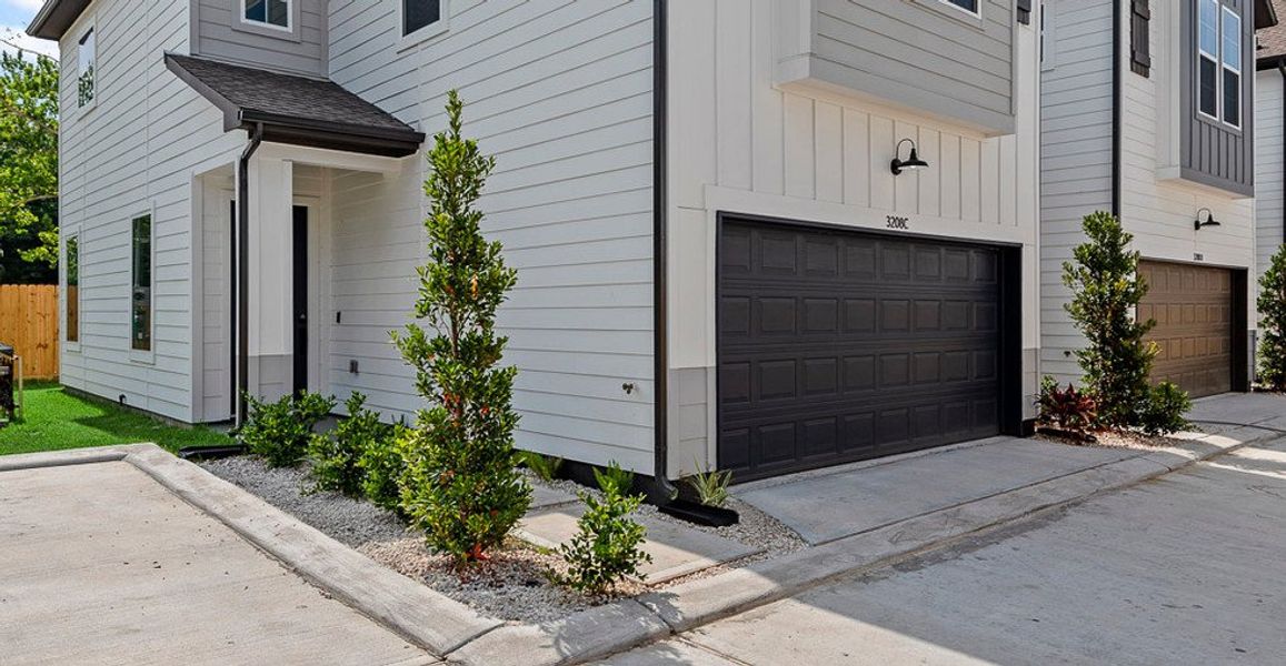 Exterior details of a home in Curry Point, Houston (Image 3).