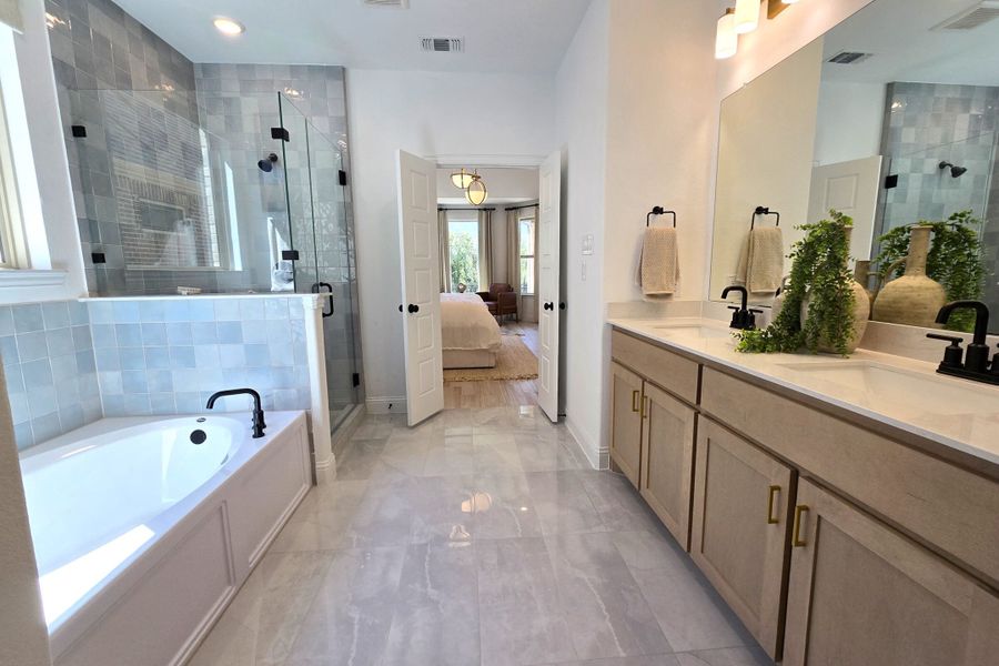 Owner's Bathroom Owner's Bathroom