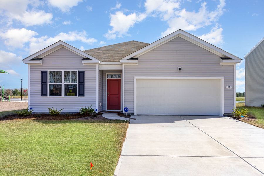 Front exterior of a home in the Ridgefield community, located in Conway, SC (Image 5).