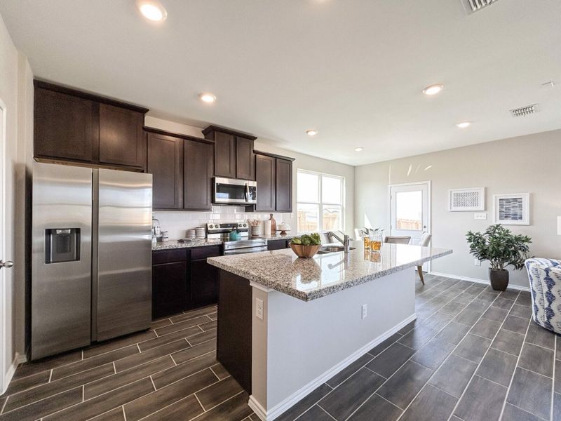 Furnished interior in a model home at Cuatro Vientos Sur in Laredo (Image 22).