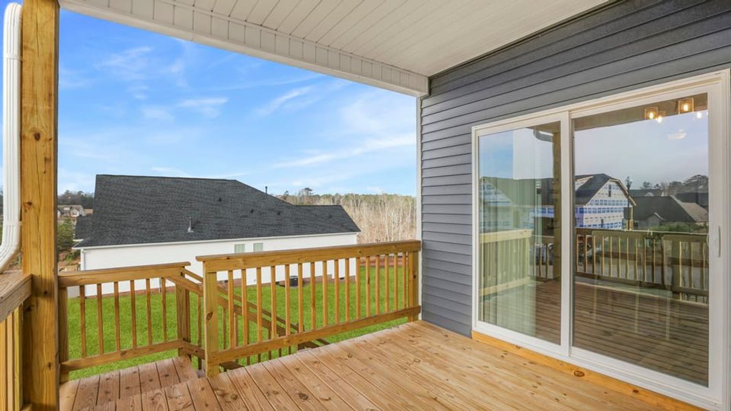 Exterior details of a home in Shadowood, Seneca (Image 14).