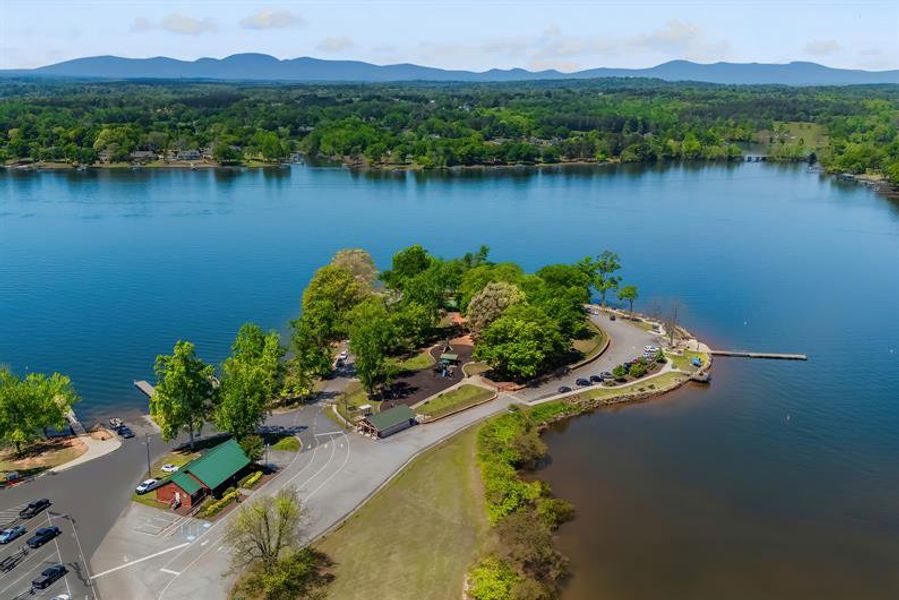 Lake Bowen is only 12 mins away - enjoy boating, fishing, and scenic views! Lake Bowen is only 12 mins away - enjoy boating, fishing, and scenic views!