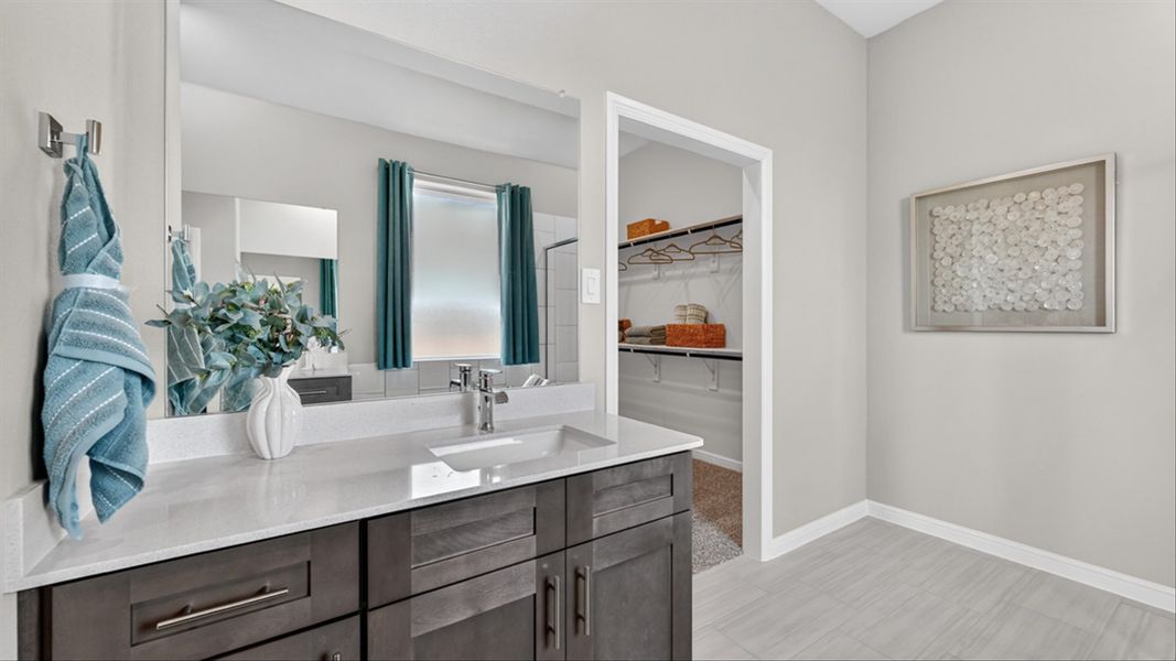 Furnished interior in a model home at Lakeview Pointe in Grand Prairie (Image 38).