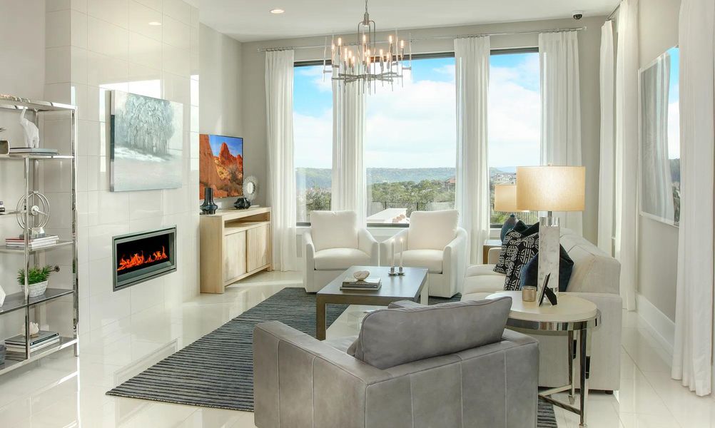 The Lynmar II Family Room
