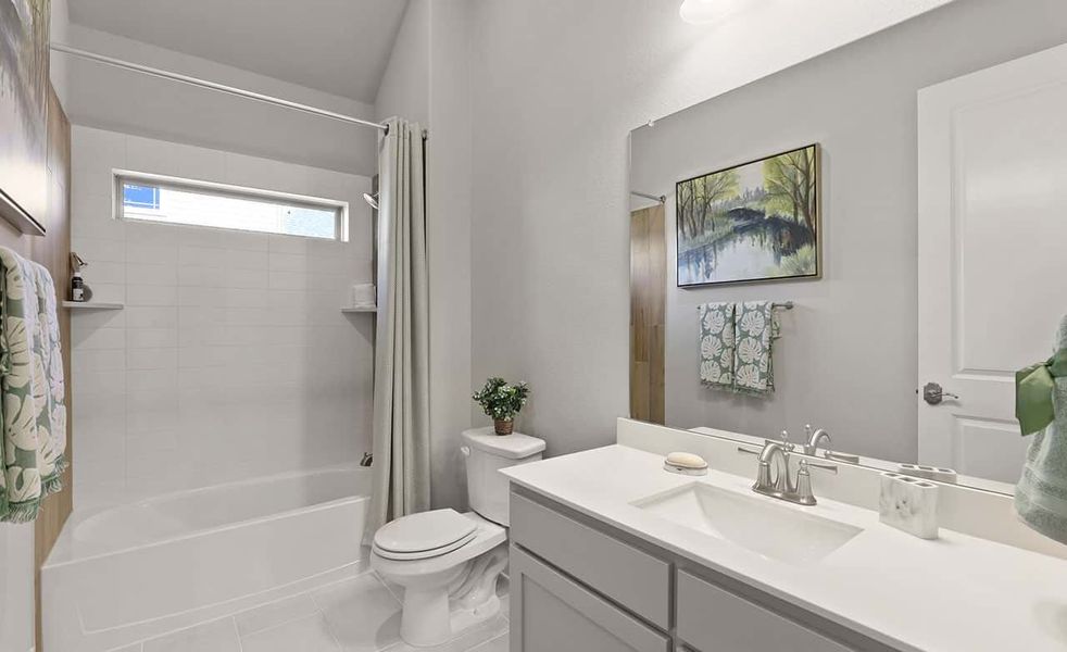 Oleander - Secondary Bathroom