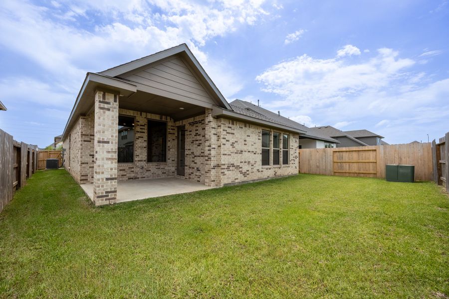 Exterior details of a home in Sunterra, Katy (Image 5). Exterior details of a home in Sunterra, Katy (Image 5).