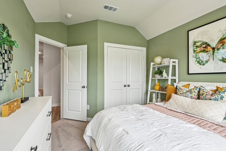 A bedroom with a bed and a shelf.