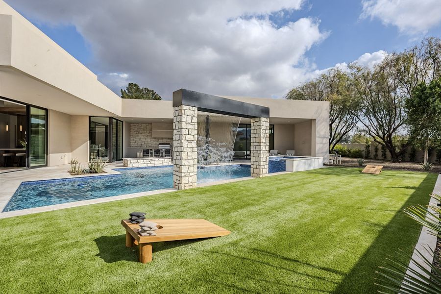 Exterior details of a home in Ironwood Golf Villas, Paradise Valley (Image 10).