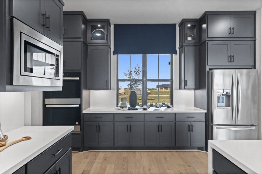 Furnished interior in a model home at Lakeview 100’s in Waller (Image 25).