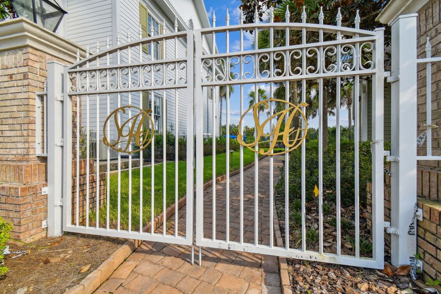 Exterior details of a home in Southern Hills Plantation, Brooksville (Image 6).