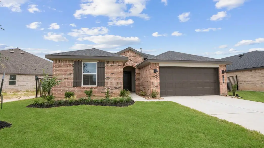 Front exterior of a home in the Magnolia Trails community, located in Alvin, TX (Image 7).