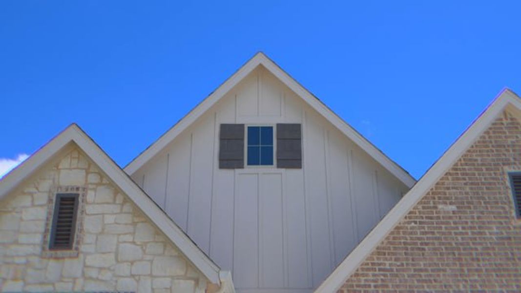Exterior details of a home in Dove Hollow, Waxahachie (Image 4).