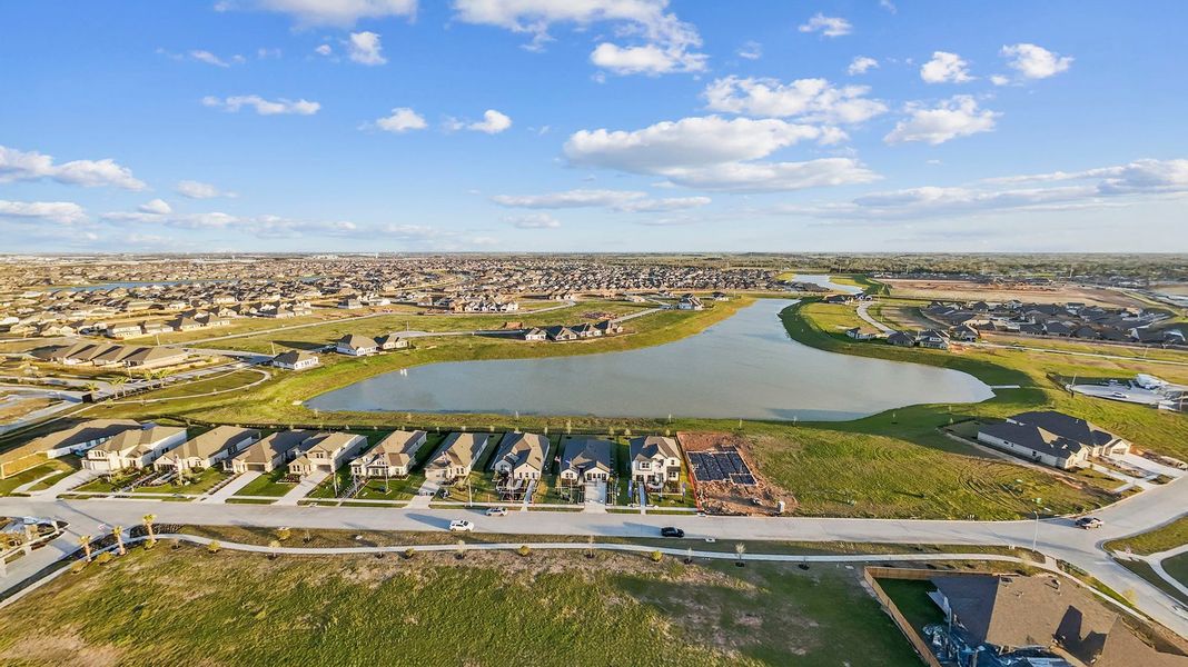 Aerial view of the Grand Cay Harbour community in Texas City, TX, showing layout and nearby surroundings (Image 17). Aerial view of the Grand Cay Harbour community in Texas City, TX, showing layout and nearby surroundings (Image 17).
