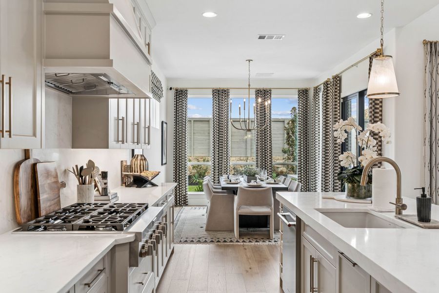 Luxury Kitchen and Dining Space Designed for Entertaining Luxury Kitchen and Dining Space Designed for Entertaining
