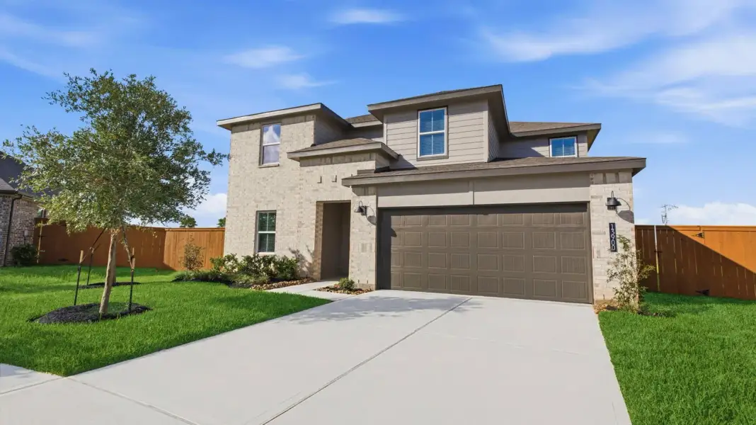 Front exterior of a home in the Lago Mar 60' Homesites community, located in Texas City, TX (Image 18).