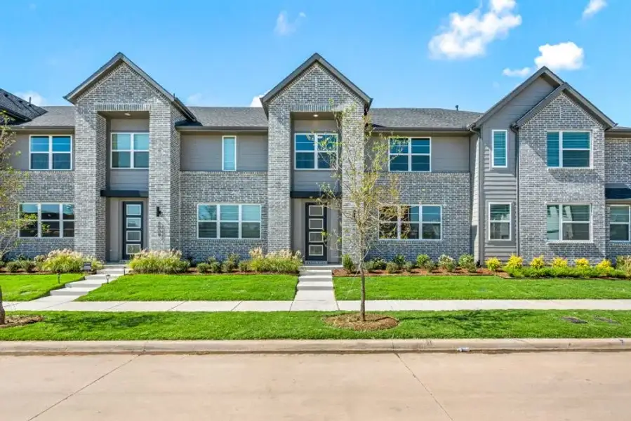 Front exterior of a home in the Kinney Park community, located in Mansfield, TX (Image 16).