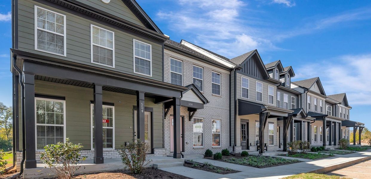 Front exterior of a home in the Oxford Station community, located in Gallatin, TN (Image 38).