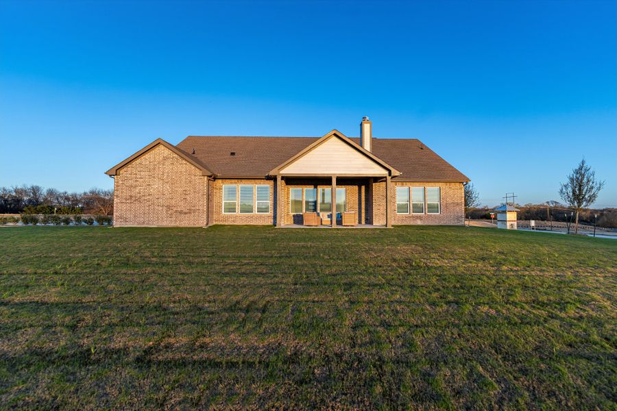 Exterior details of a home in Grayson Ridge, Van Alstyne (Image 33).