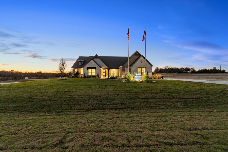 Front exterior of a home in the Grayson Ridge community, located in Van Alstyne, TX (Image 27).