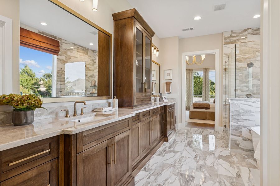 Plan 1640 Main Bathroom - Bella Casa Model Photo Plan 1640 Main Bathroom - Bella Casa Model Photo