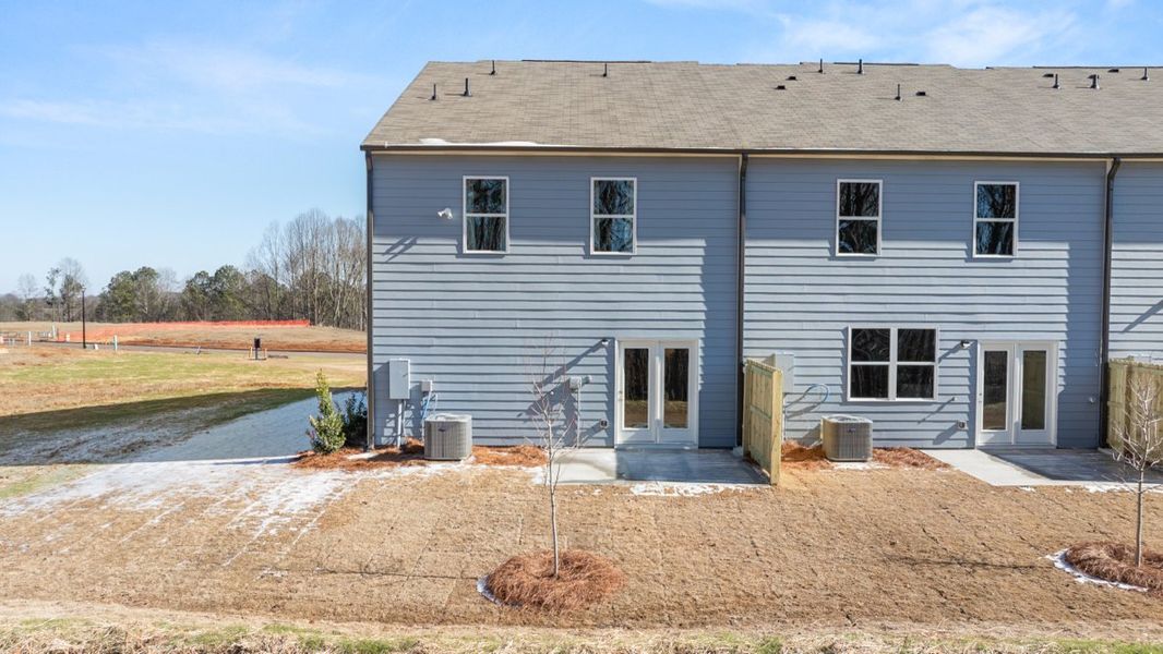 Exterior details of a home in Oconee Overlook Townhomes, Gainesville (Image 3).