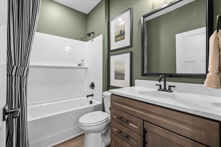 Bradley II - Bathroom