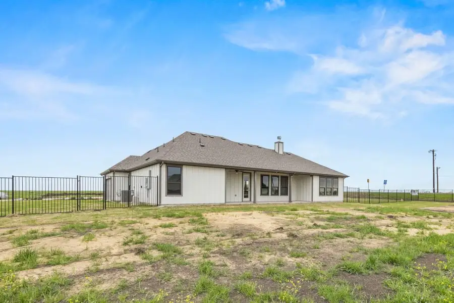 Exterior details of a home in Carrera Ranch, Waxahachie (Image 3). Exterior details of a home in Carrera Ranch, Waxahachie (Image 3).