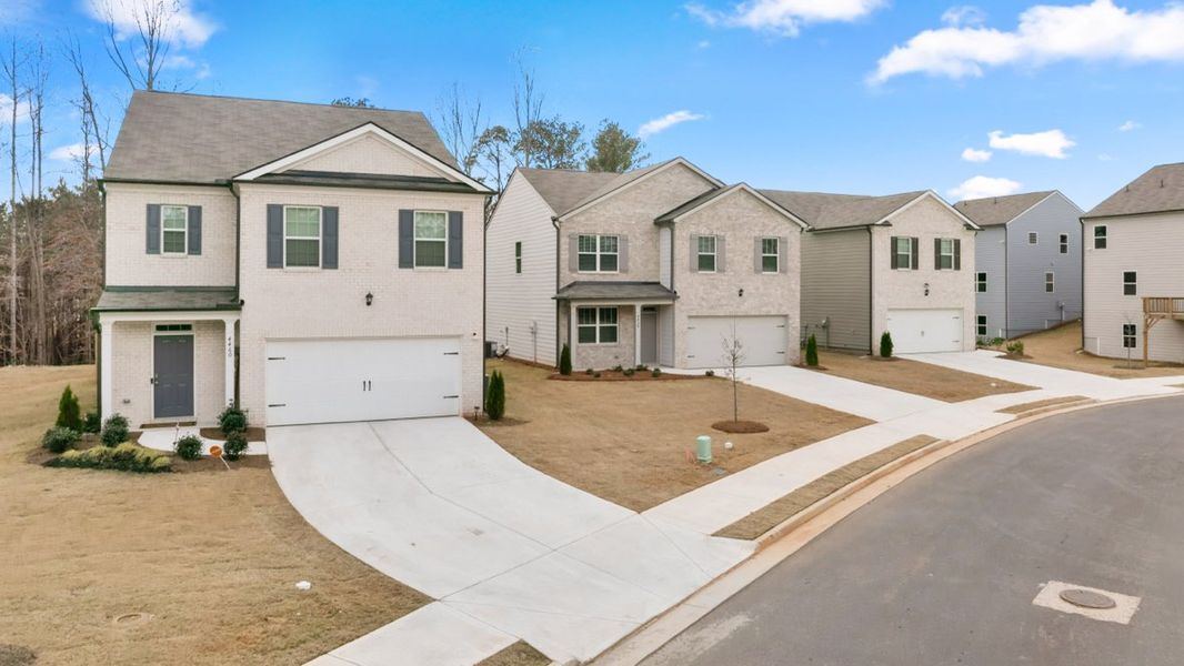 Front exterior of a home in the Pointe Park community, located in Union City, GA (Image 20).