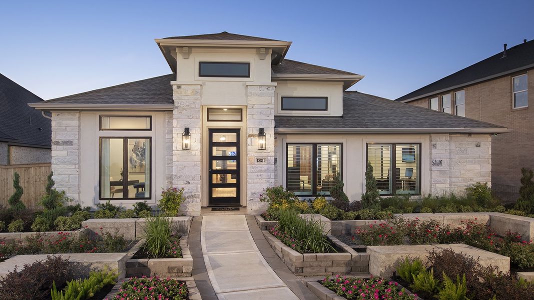 Exterior details of a home in Everly 50', Hockley (Image 3).