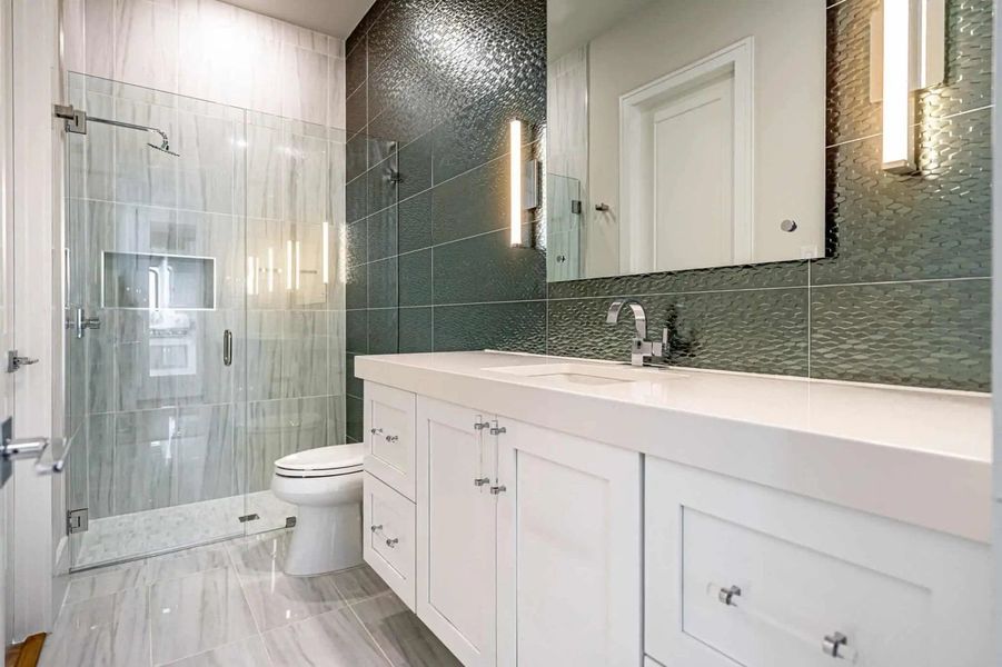 The Hills Of Kingswood,75034