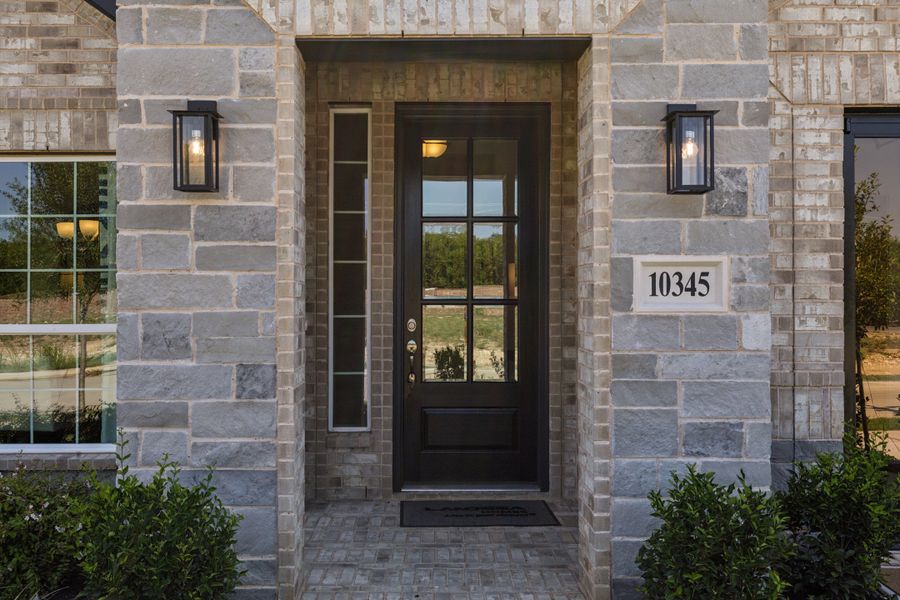 Exterior details of a home in Summer Crest, Fort Worth (Image 3).